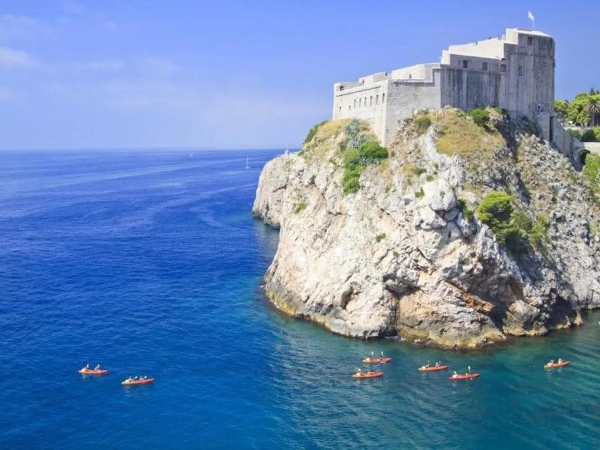 Le mura di Dubrovnik sul mare