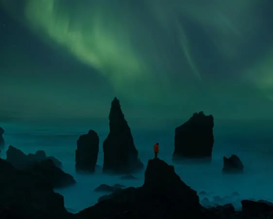 Aurora boreale sulla costa islandese
