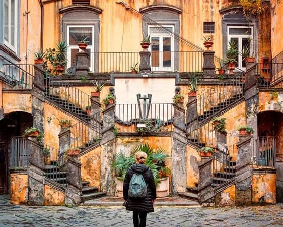 Scalinata nel centro storico di Napoli