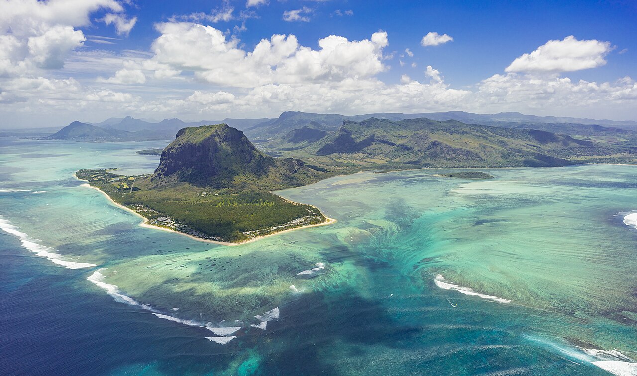 Le Morne e la laguna visti dall’alto