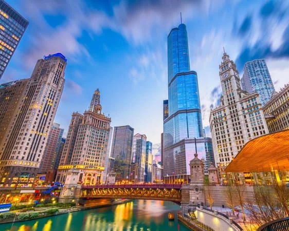 Chicago River e grattacieli