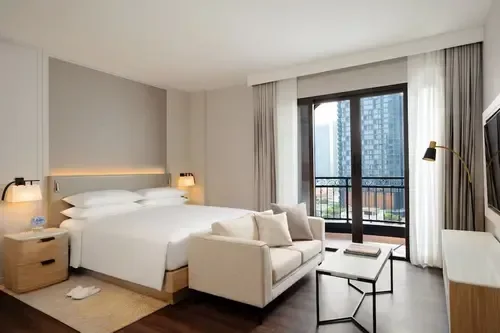 Studio con vista città